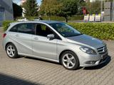 Mercedes-Benz B 180 Garantie* Sport-Paket* TÜV Neu* - mit Benzin-Antrieb: Silber, Limousine, Garantie