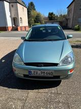 Ford Focus 2.0 Ghia Ghia - Ford Focus aus 1999: Ghia