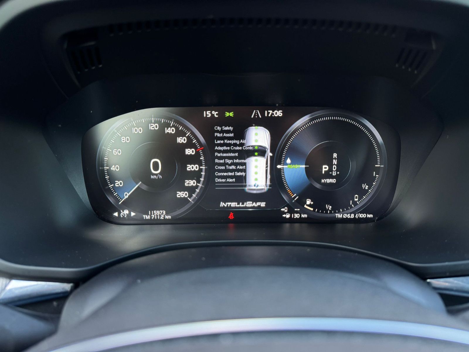 Volvo XC 60 XC60 R Design Recharge Plug-In Hybrid AWD imagem 3