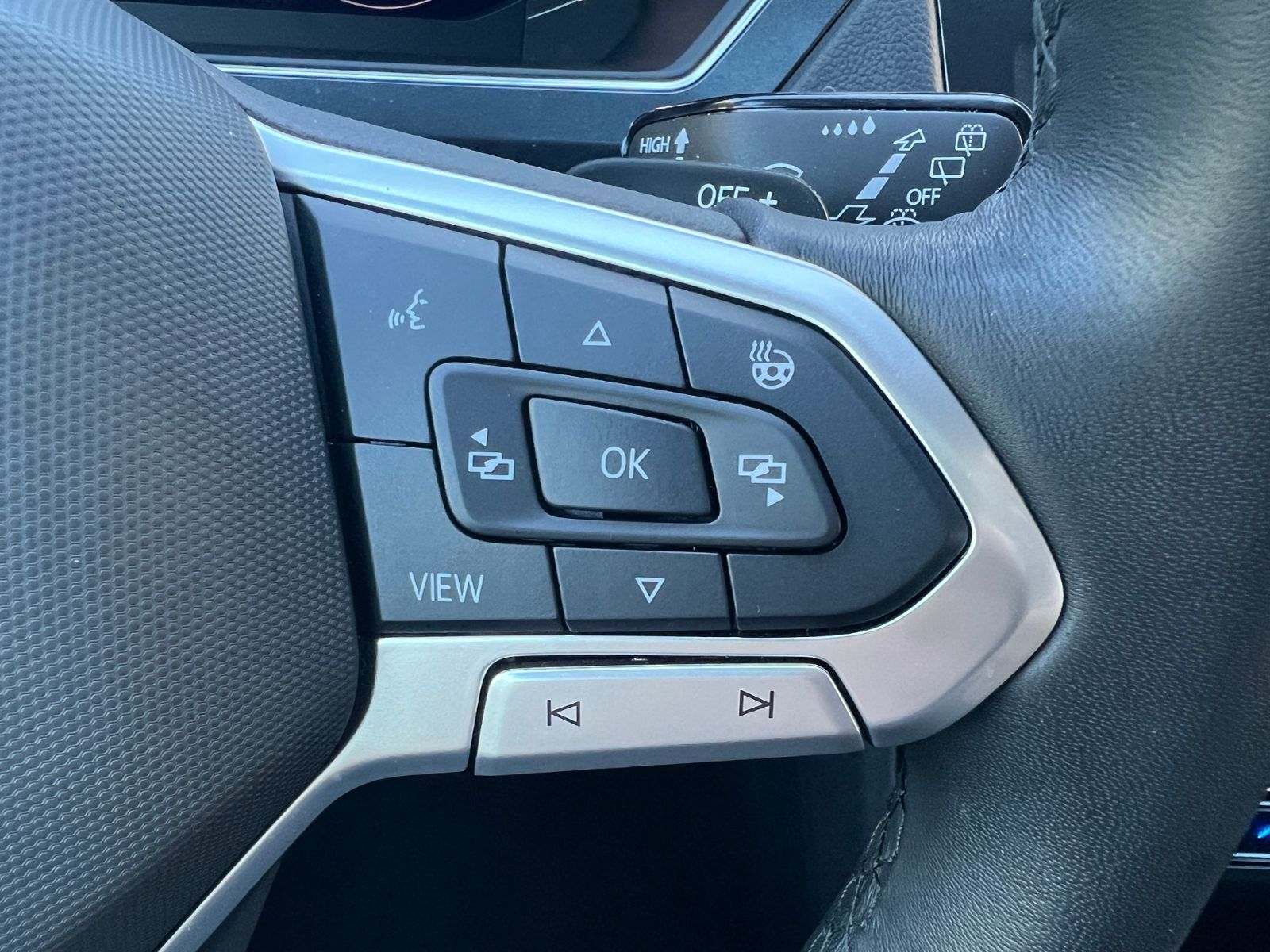 Fahrzeugabbildung Volkswagen Tiguan Elegance 2.0 TSI DSG 4MOTION *AHK, Matrix