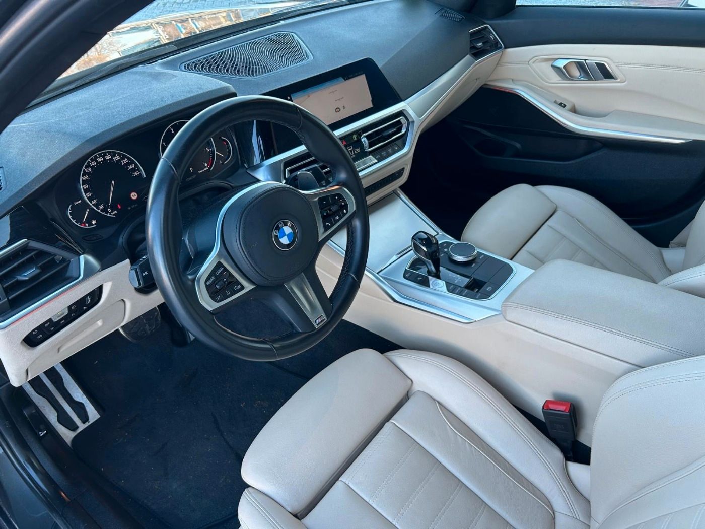Fahrzeugabbildung BMW 320d M Sport +PDC+LiveCockpitPlus+LED-Scheinwerf