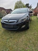 Opel Astra J an Bastler - Opel Astra aus 2011 mit Diesel-Antrieb