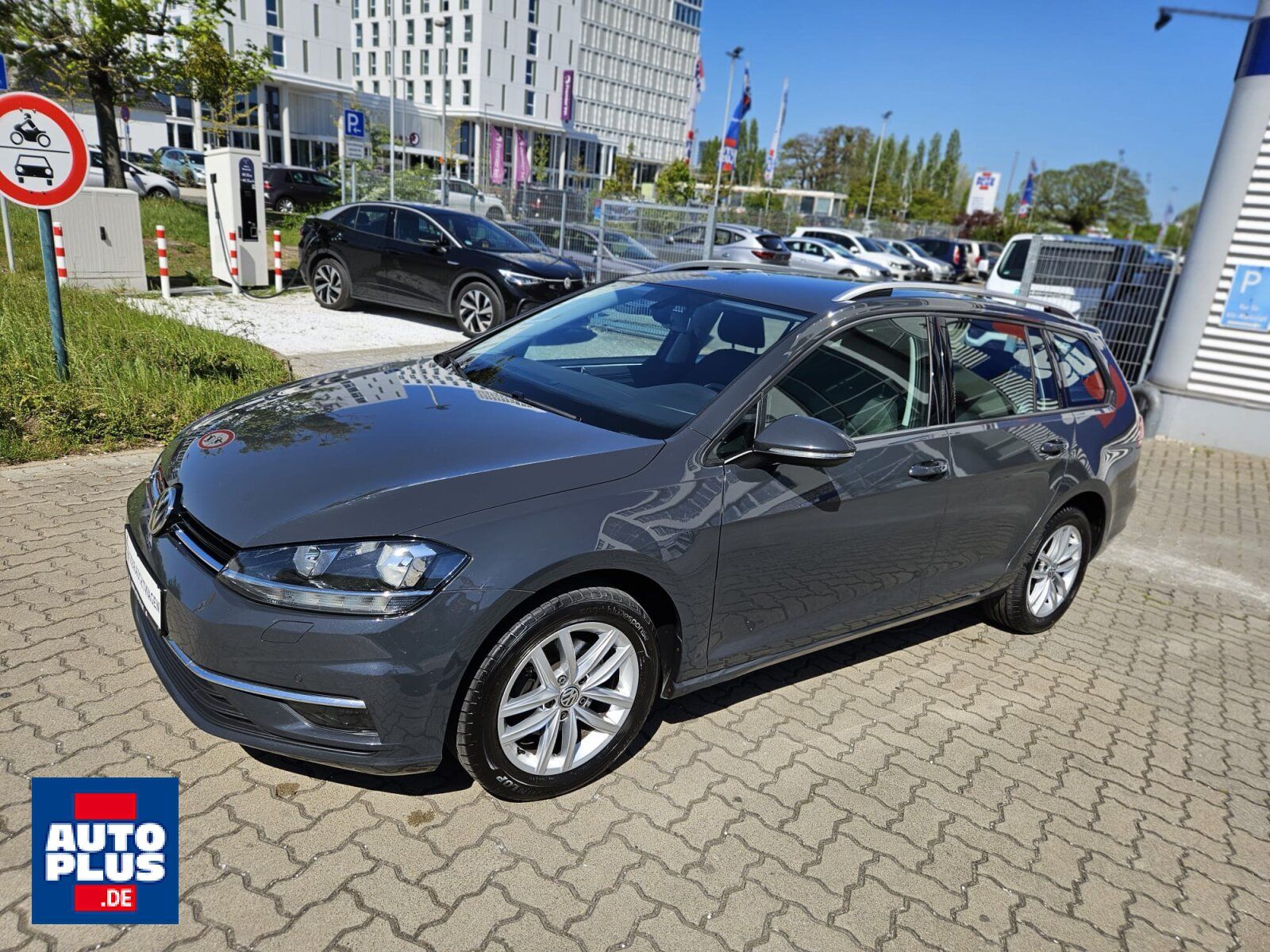 VW Golf Variant 2.0 TDI SCR SITZHZG+NAVI+PDC+ACCNSW