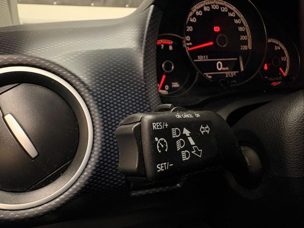 VW up! United ISOFIX KLIMAA 8-FACH DAB SPURHALTEASS VW up! United ISOFIX KLIMAA 8-FACH DAB SPURHALTEASS