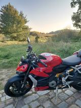 Ducati Streetfighter V2 - Ducati Streetfighter V2 S