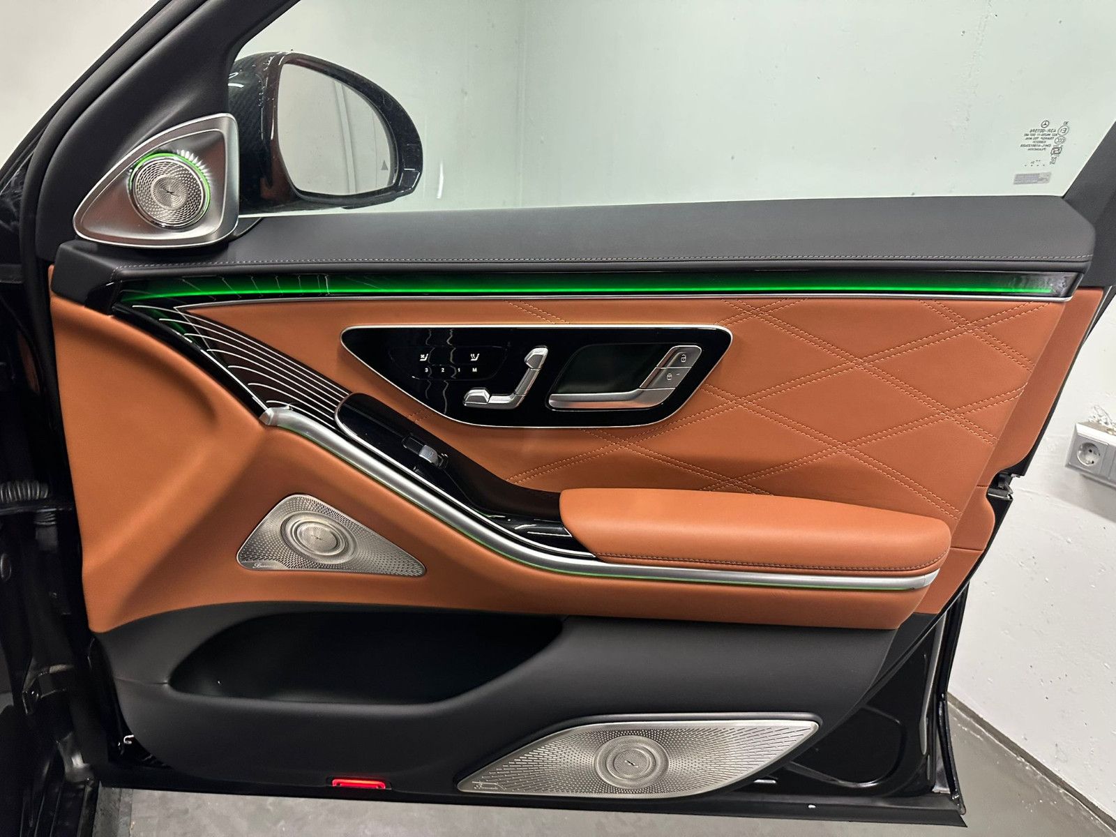 Fahrzeugabbildung Mercedes-Benz S 63 E Performance L *KERAMIK*TV*CARBON*4D*