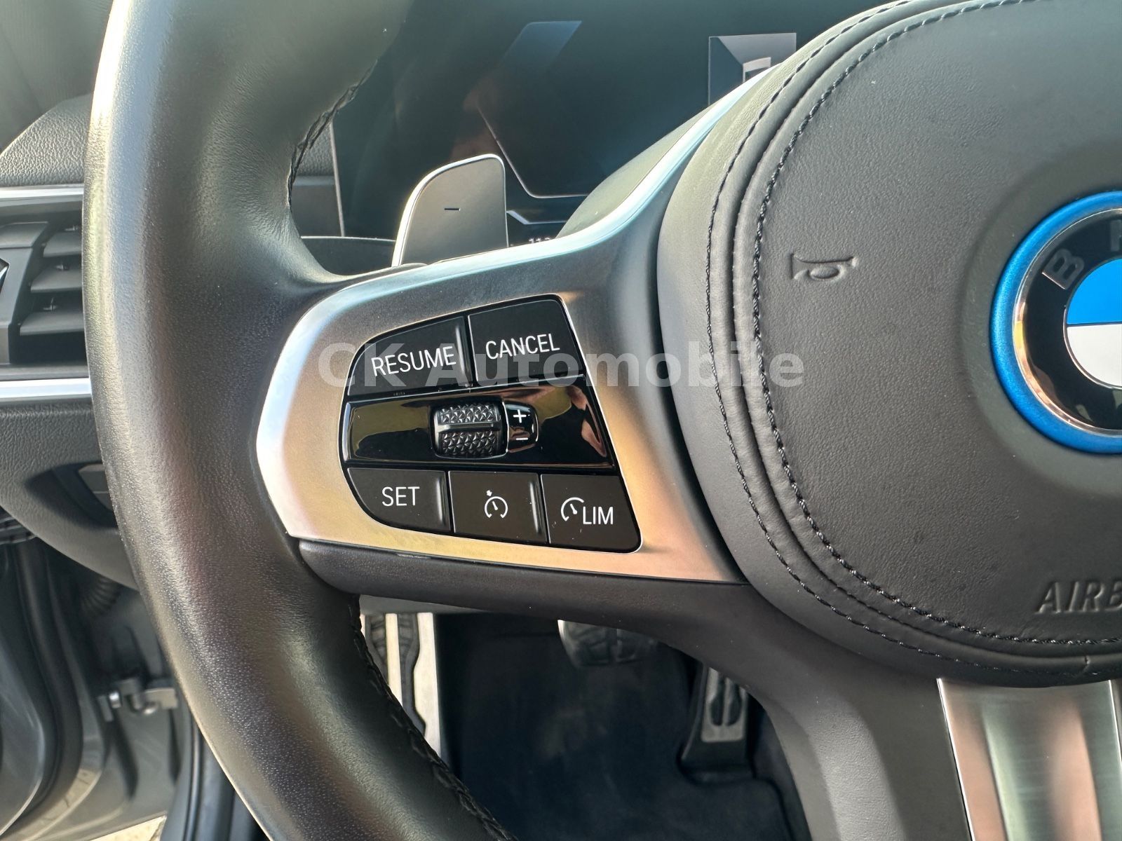 Fahrzeugabbildung BMW 330e Touring M-Sport/Navi/Head-Up/LED/Kam/AHK