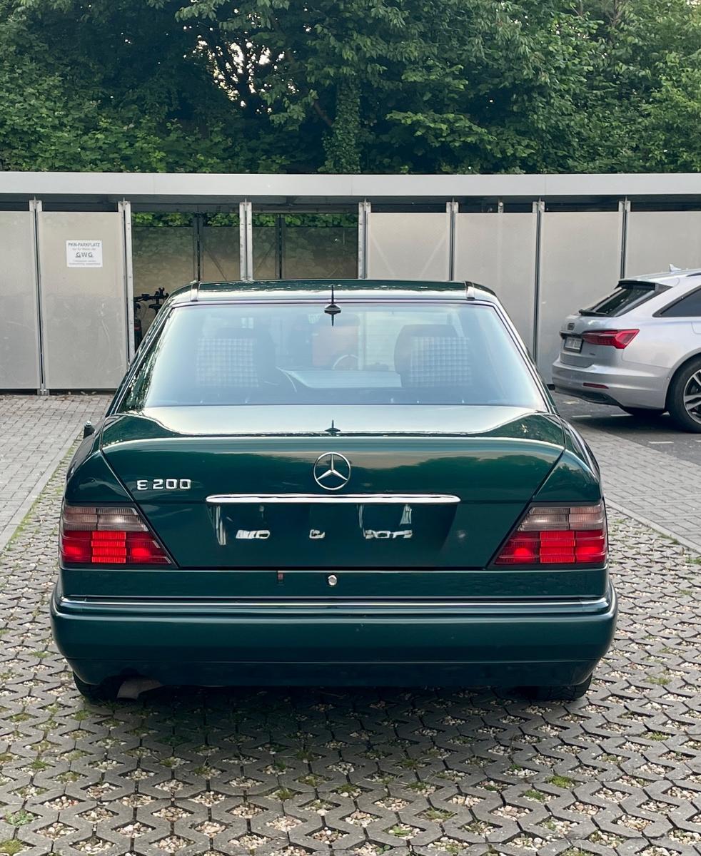 Mercedes-Benz E 200 aufwändig teilrestauriert - Herbstrabatt