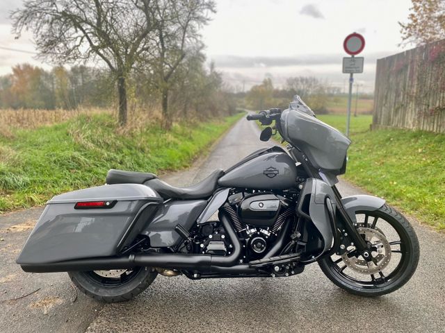 Harley-Davidson Street Glide 114, all black, Navi,CVO Heck, Gewä