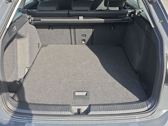 Fahrzeugabbildung Volkswagen Golf Variant 1.5 eTSI LIFE LED-PLUS NAVI AHK SHZ
