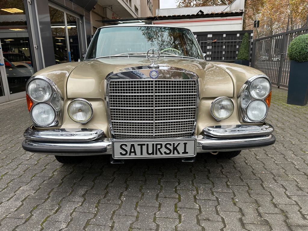 Mercedes-Benz 300