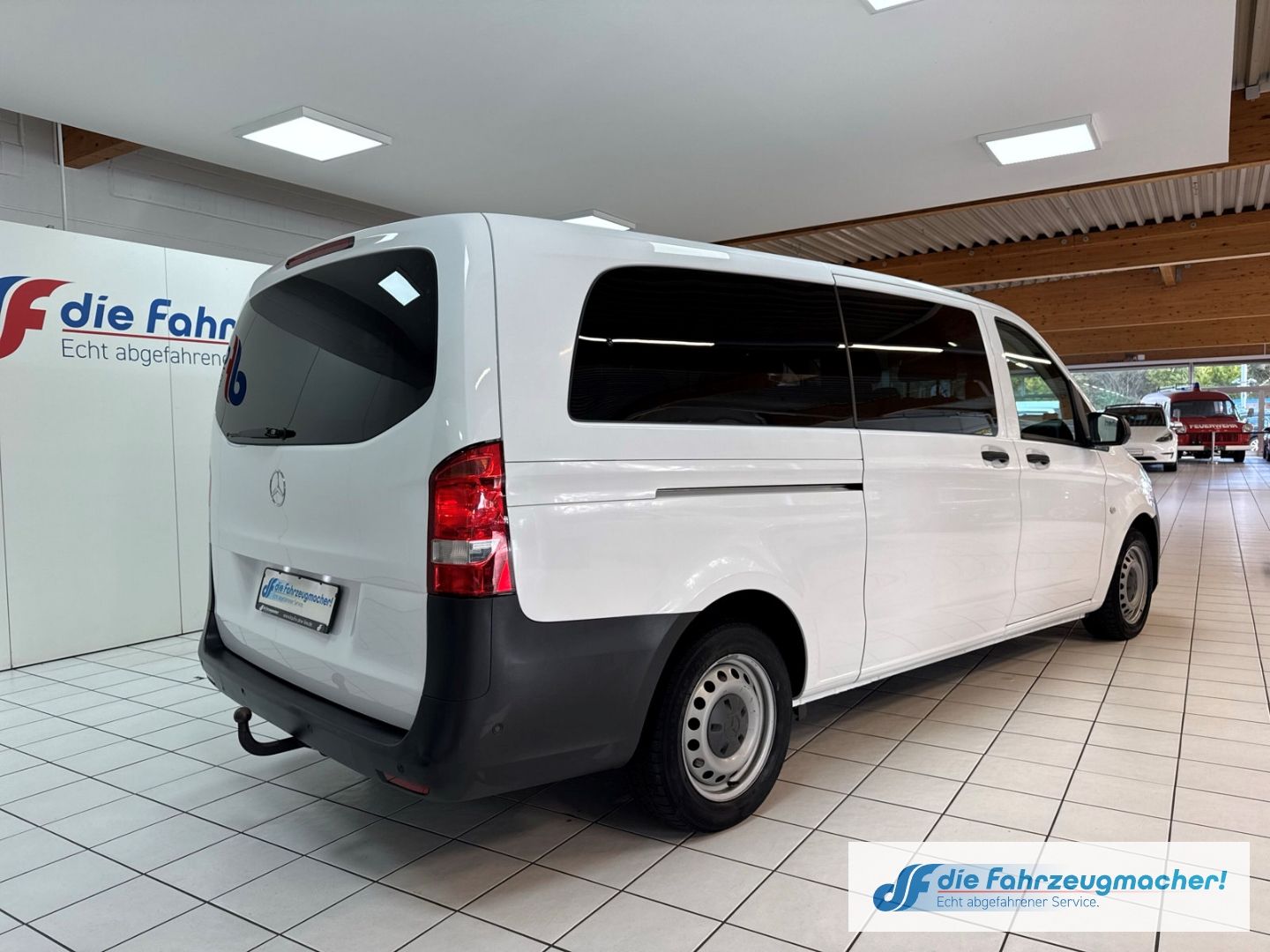 Fahrzeugabbildung Mercedes-Benz Vito Tourer 111CDI 9.Sitz. Extralang AHK Parklen