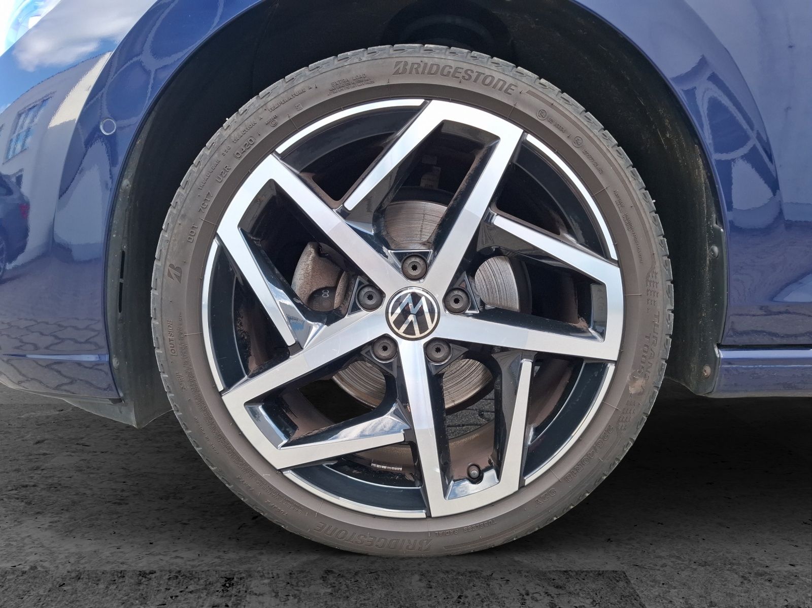 Fahrzeugabbildung Volkswagen Golf VIII TSI Style LEDplus Navi AID HUD ACC RFK