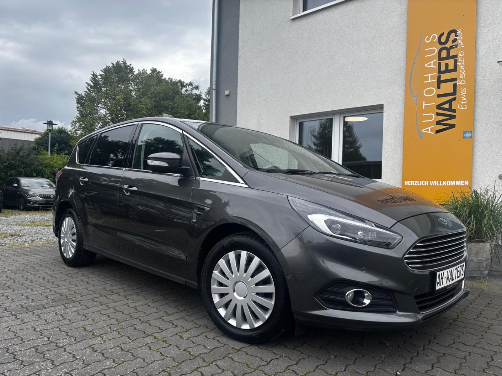 Ford S-Max Titanium = Automatik - 7 Sitzer - Ganzjahr