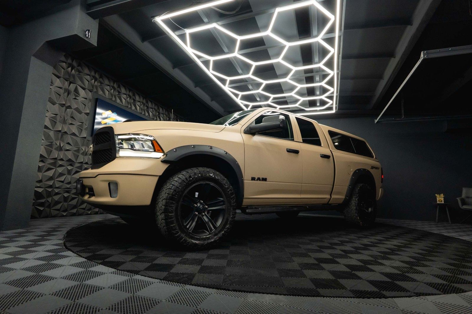 Fahrzeugabbildung Dodge RAM 5.7 V8 HEMI 4x4 RAPTOR LONGBED HARDTOP LED