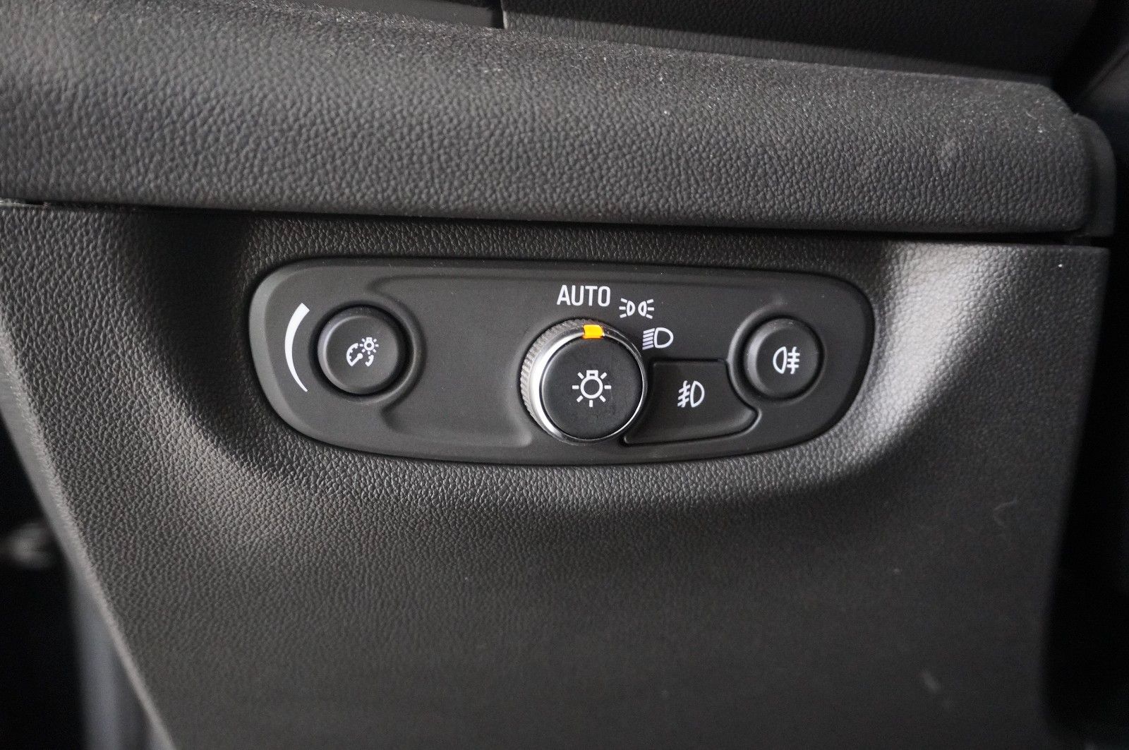 Fahrzeugabbildung Opel Insignia B ST 2.0T ELEGANCE NAVI/LED/SPORT/VIRTU