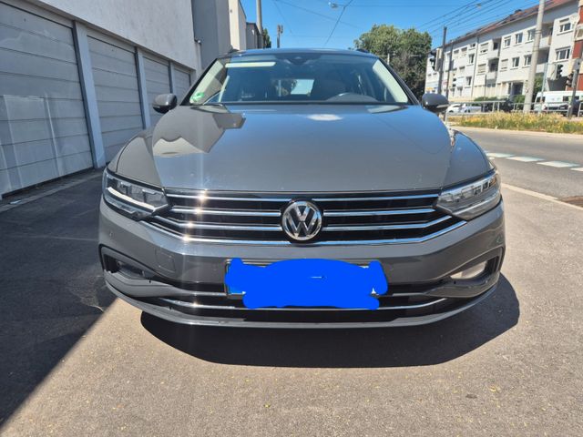 VW Passat Variant 2.0 TDI SCR DSG Business Vari...