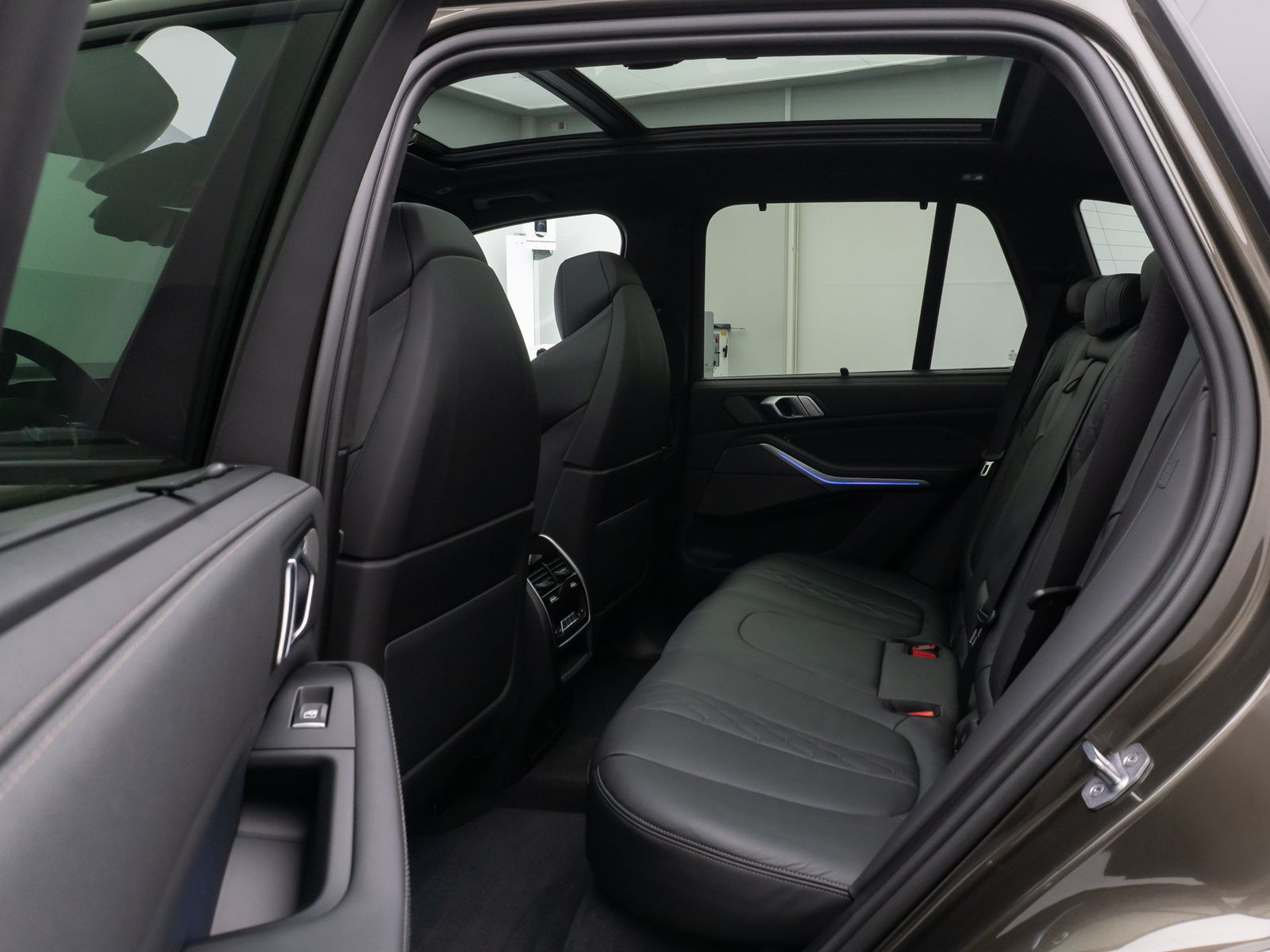 Fahrzeugabbildung BMW X5 xD40d M Sport Panorama Laser 360°HUD DAB H/K