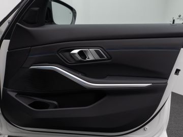 Fahrzeugabbildung BMW M340d xDr Hi-Fi M Sportfahrwerk Comfort Paket