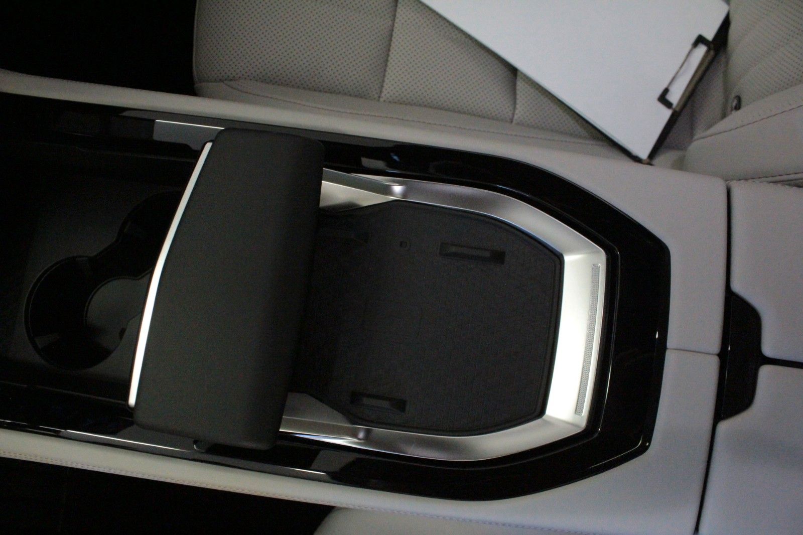 Fahrzeugabbildung Renault Espace E-Tech Full Hybrid 200 Iconic 5-Sitzer