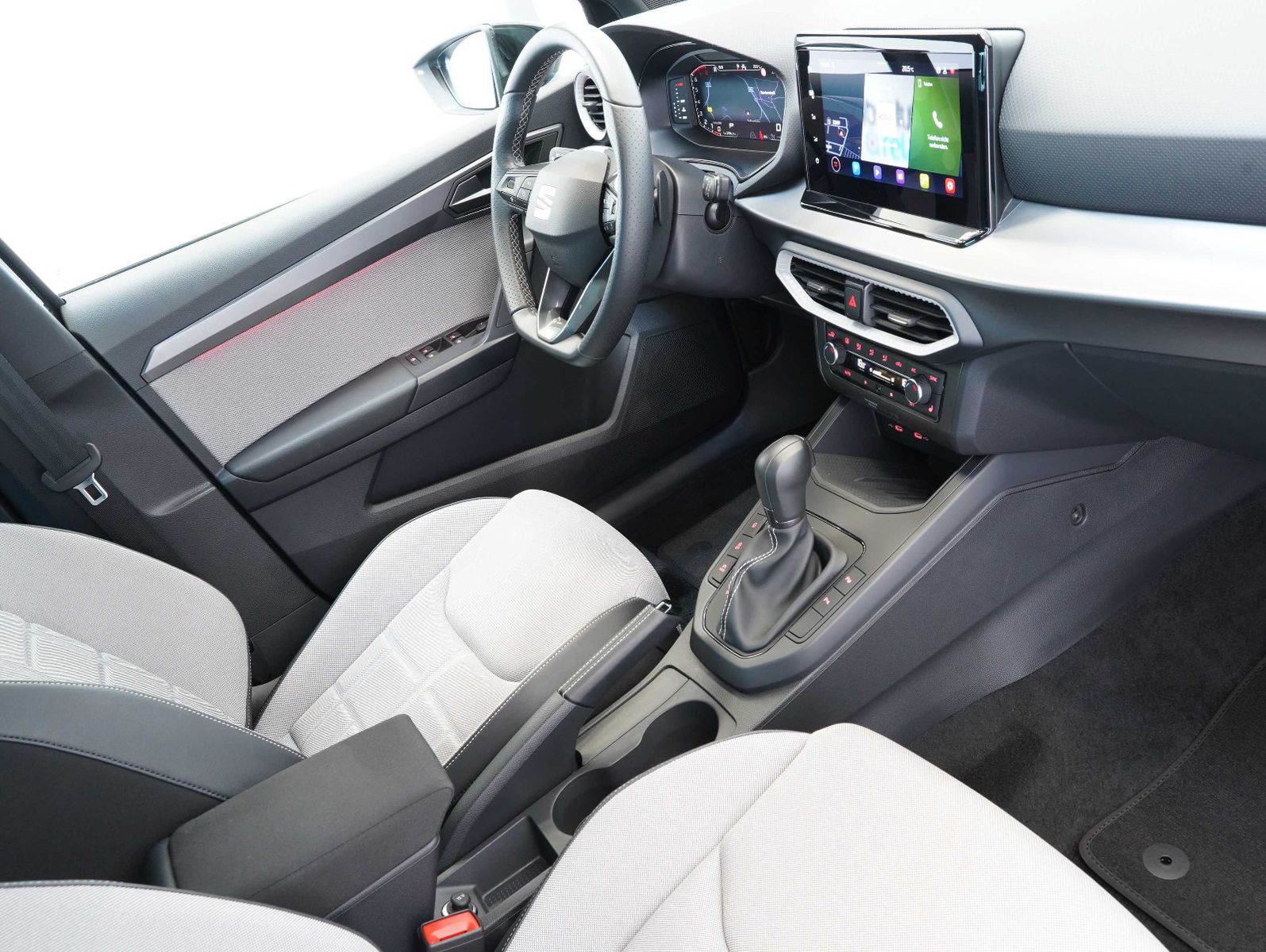 Fahrzeugabbildung SEAT Arona 1.5 TSI 110 kW FR Black Edition