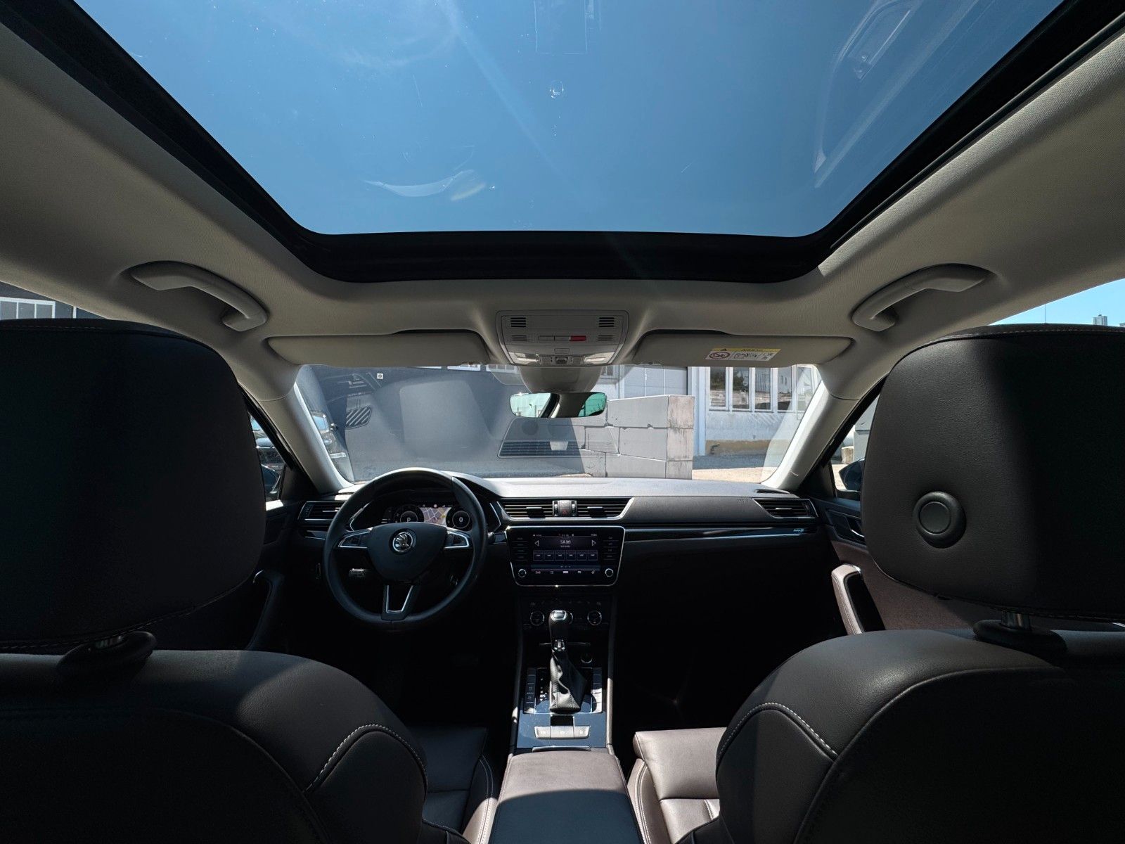 Fahrzeugabbildung SKODA Superb 2.0 TSI L&K Canton Pano Mem. ACC AHK LED