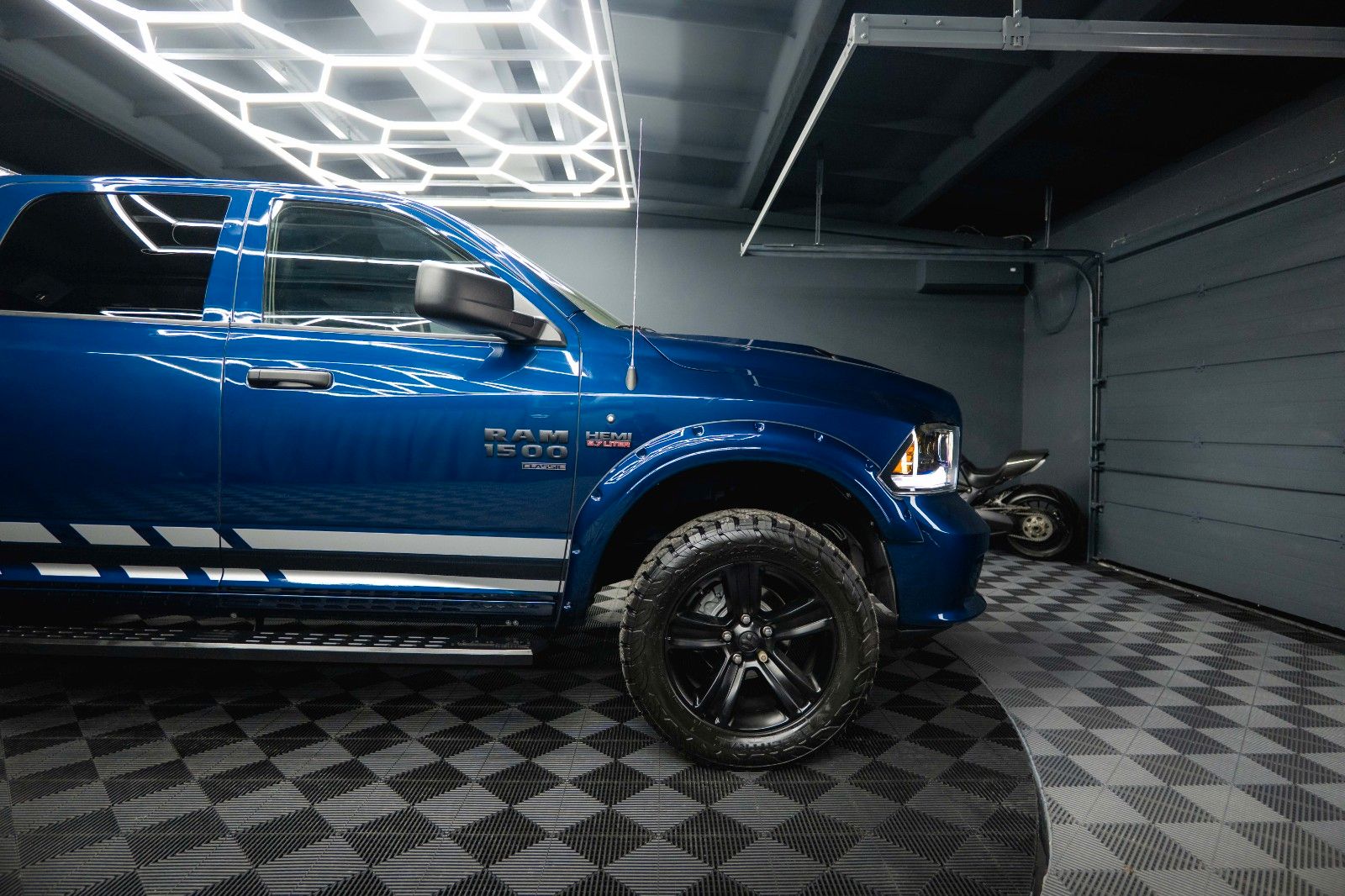 Fahrzeugabbildung Dodge RAM 5.7 V8 HEMI 4x4 OFFROAD Night-Paket *LED*AHK