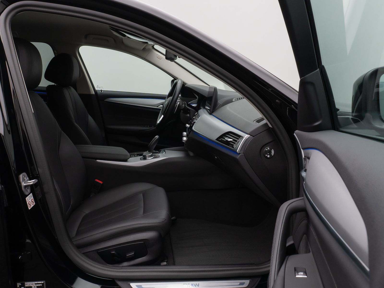 Fahrzeugabbildung BMW 530i Kamera Laser HUD DAB 4xKlima AHK Komfort