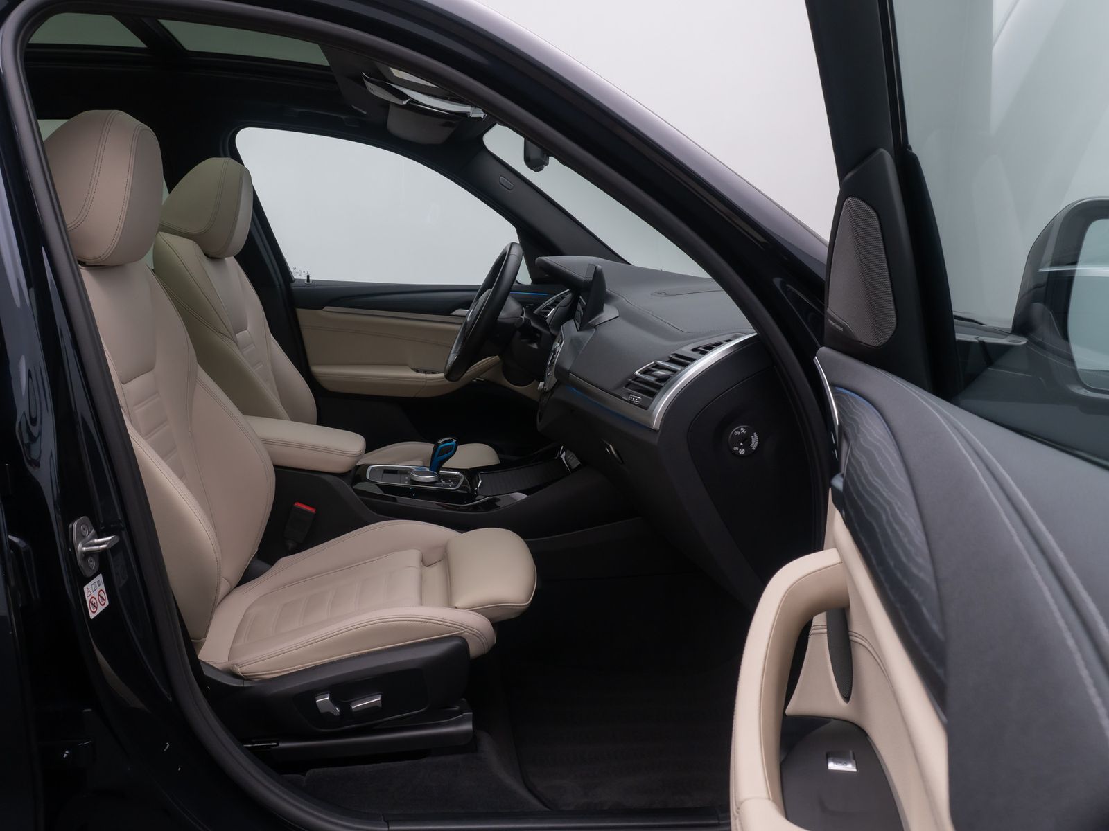 Fahrzeugabbildung BMW iX3 IMPRESSIVE 360&deg; H/K Panorama DAB HUD 20Zoll