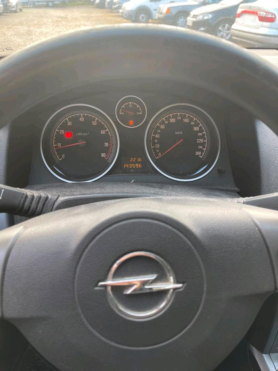 Opel Astra 2005 — photo 8