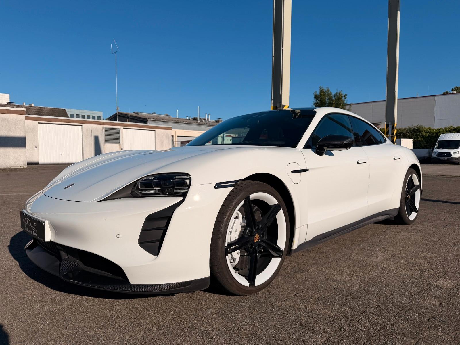 Porsche Taycan SportDesign Paket Carbon