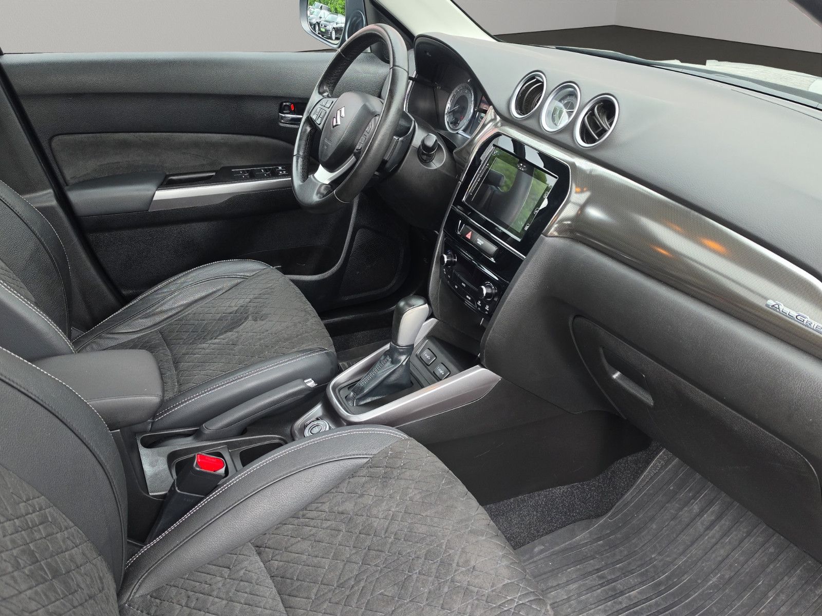 Fahrzeugabbildung Suzuki Vitara 1.4 Comfort+ 4x4 Automatik Panoramadach