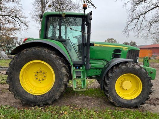 John Deere 6830