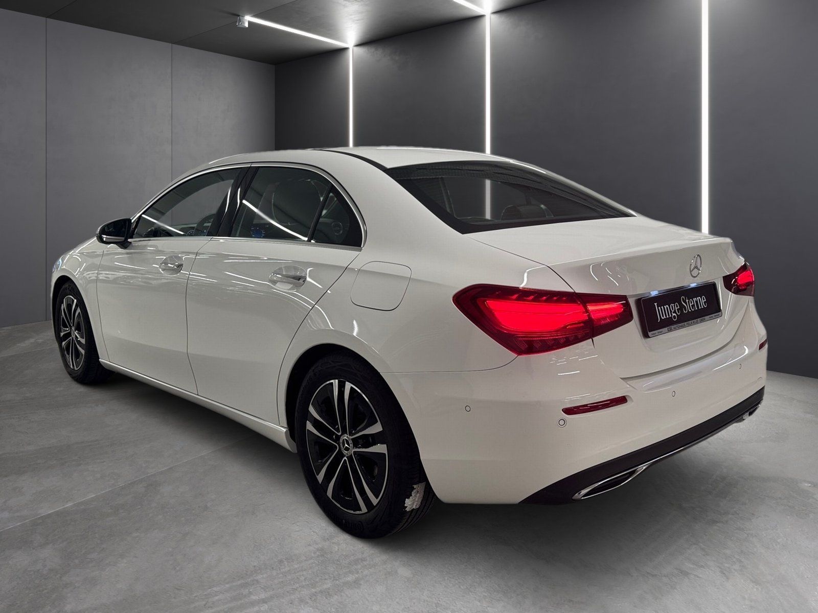 Fahrzeugabbildung Mercedes-Benz A 200 Lim Progressive*Pano*Totwinkel*MultiBeam*