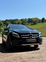 Mercedes-Benz  GLA 180 Peak Edition aus 1.Hand - Mercedes-Benz GLA-Klasse Gebrauchtwagen in Hamburg