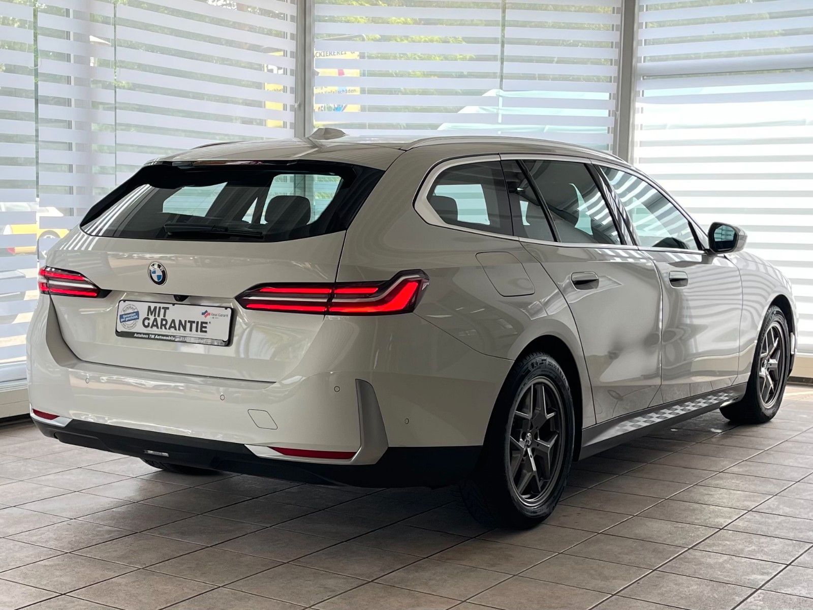 BMW 520d Neues Modell KAM Sportsitze DA Unfallfrei imagem 3