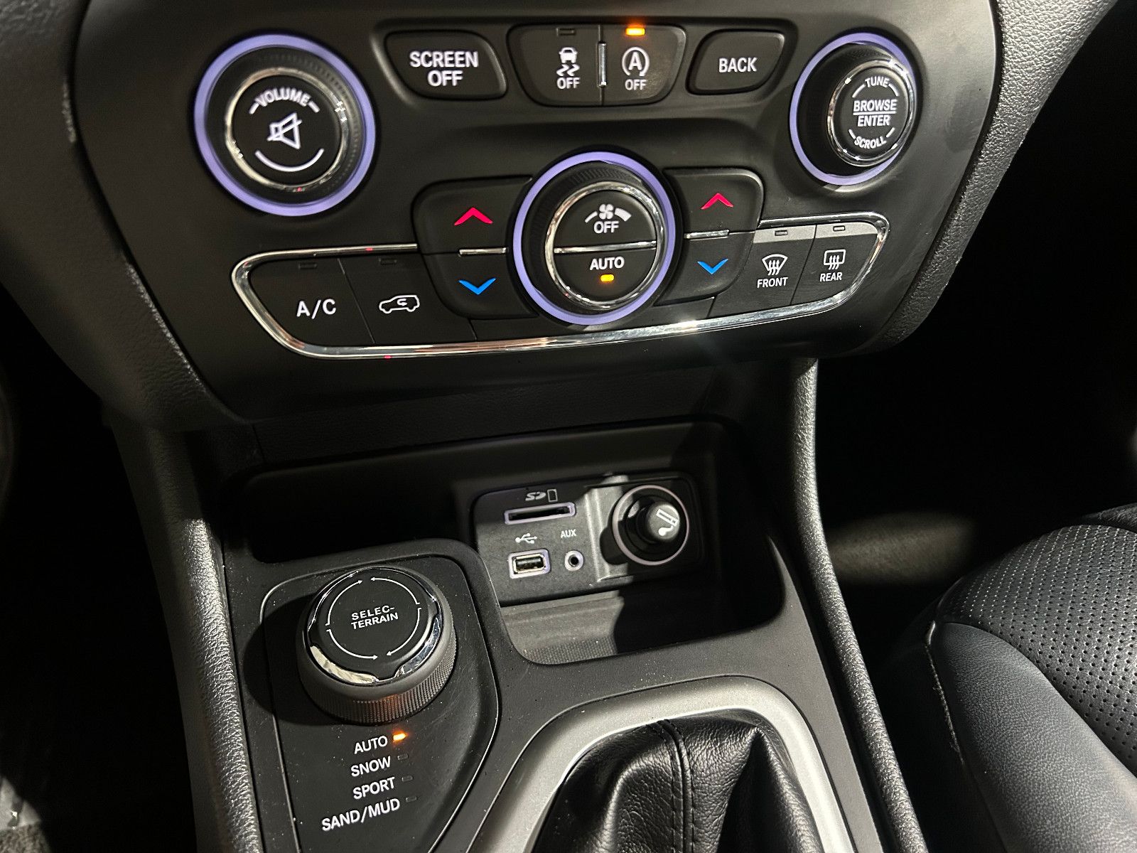 Fahrzeugabbildung Jeep Cherokee M-Jet Overland 4WD/BI-XENON/PANO/MEMORY