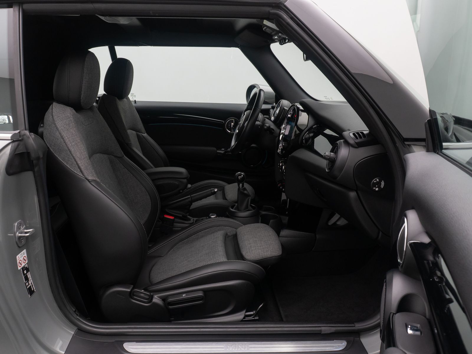 Fahrzeugabbildung MINI One Cabrio Classic Trim Komfort DAB Leder Sport