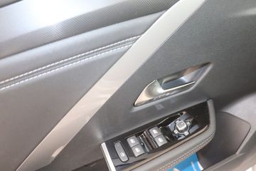 Fotografie des Opel Astra Sports Tourer 1.2 Turbo GS
