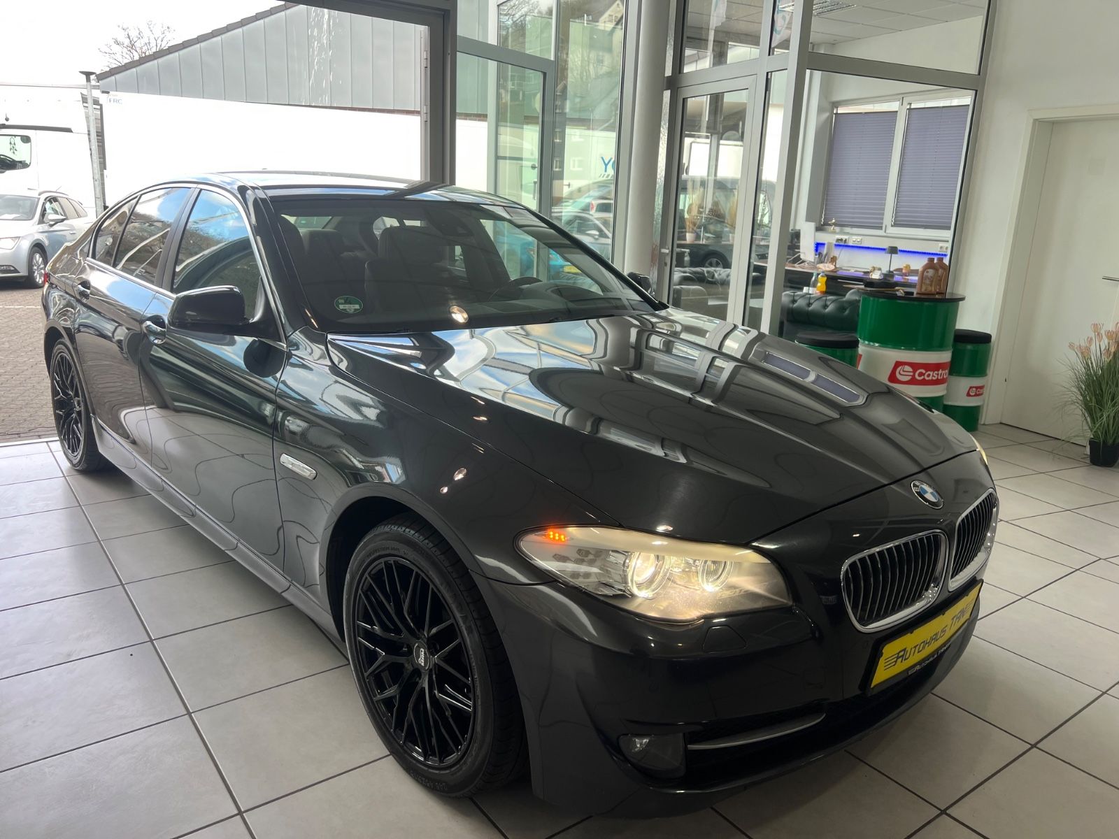 Fahrzeugabbildung BMW 530 d Lim. xDrive *HEAD-UP*LEDER-BRAUN*MEMORY*