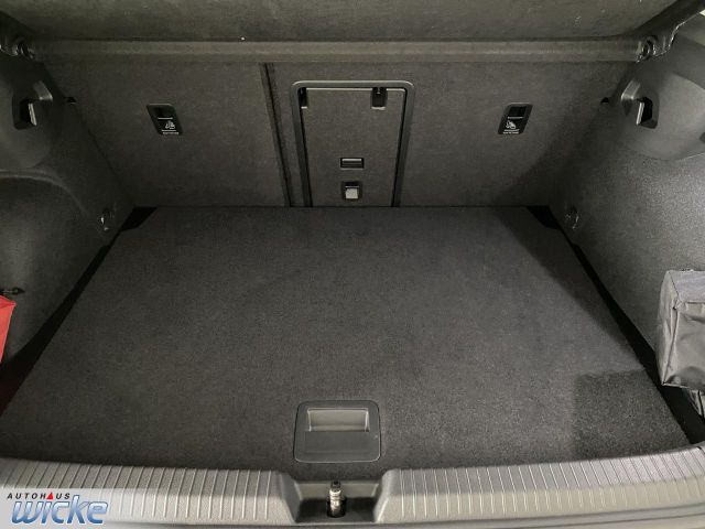 Golf VIII 1.5 eTSI DSG Move NAVI KLIMA PDC