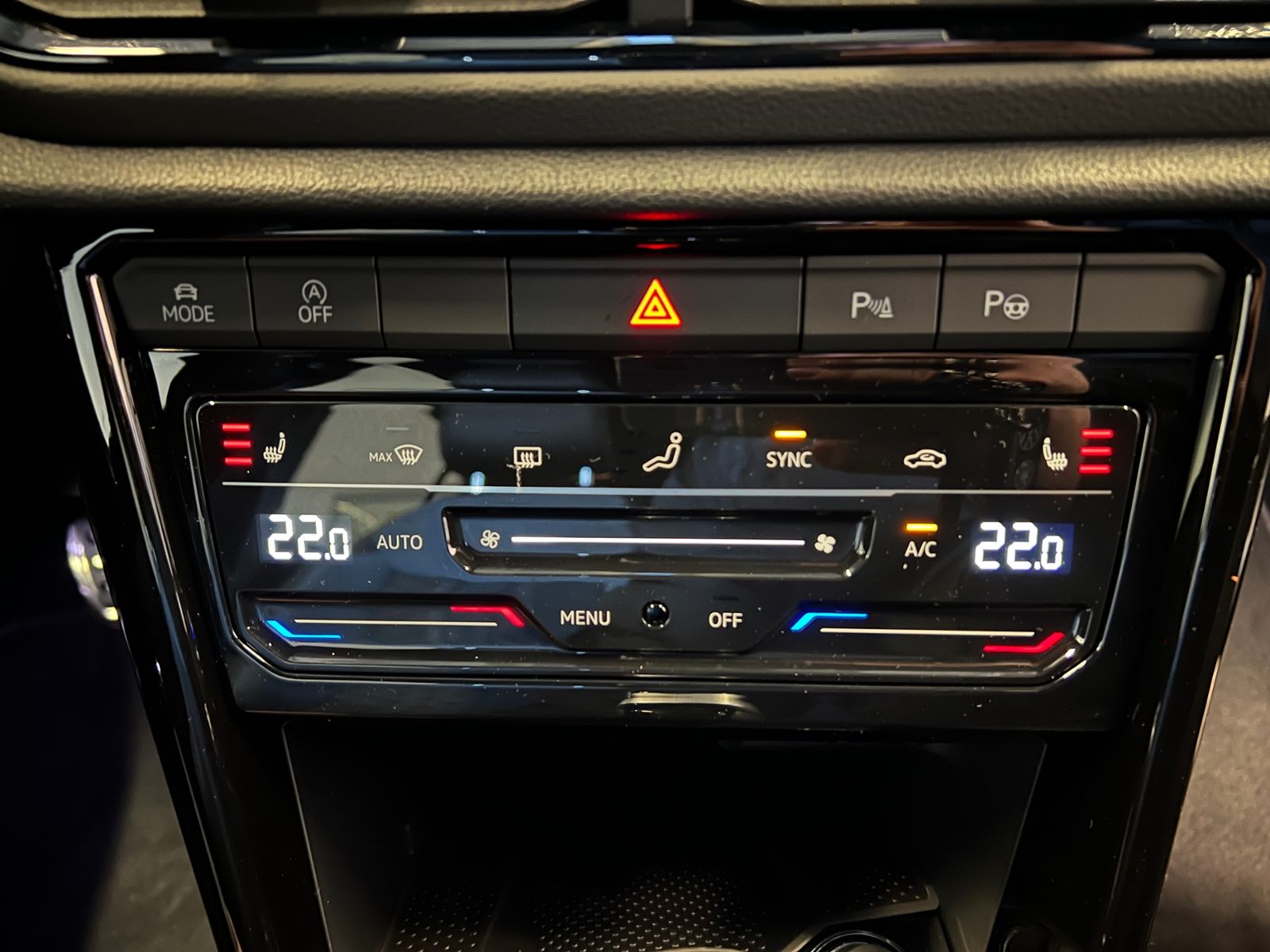 Fahrzeugabbildung Volkswagen T-Roc R-Line 1.5 TSI DSG *Black Style,AHK,Navi*
