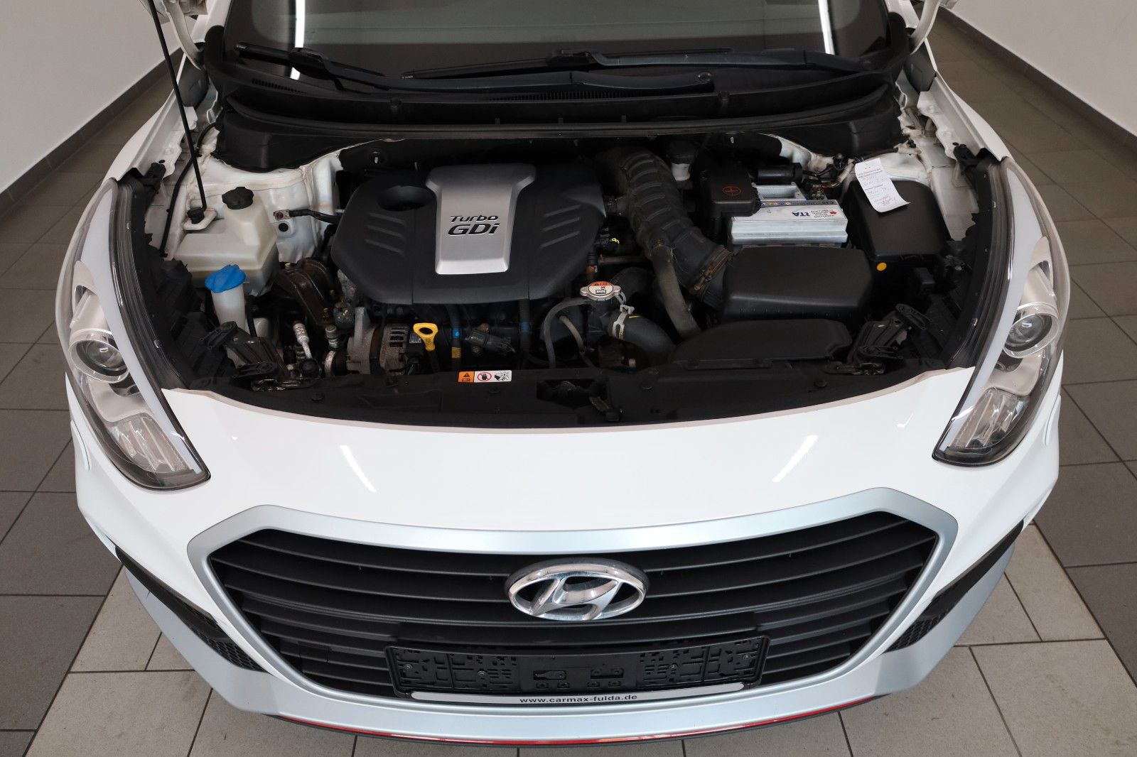 Fahrzeugabbildung Hyundai i30 Turbo T.Leder,Navi,Xenon,Kamera,SH,PDC