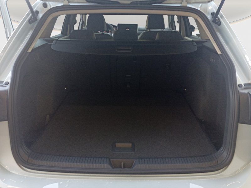 Fahrzeugansicht 19 Fahrzeugabbildung Volkswagen Golf Var. VIII 1.5 eTSI DSG Style AHK+NAVI+KAMER