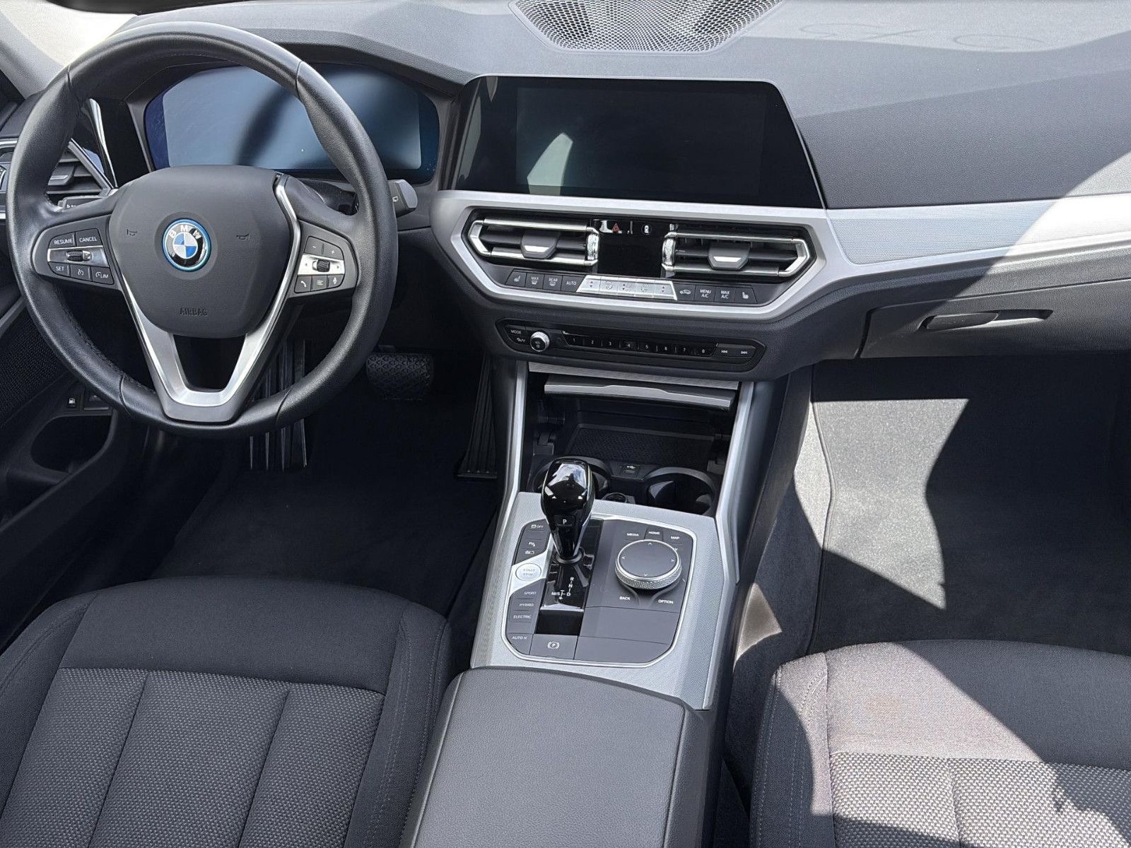 BMW 330 e Advantage AHK*LiveCP*LED*Navi+*DAB*Spur foto 17