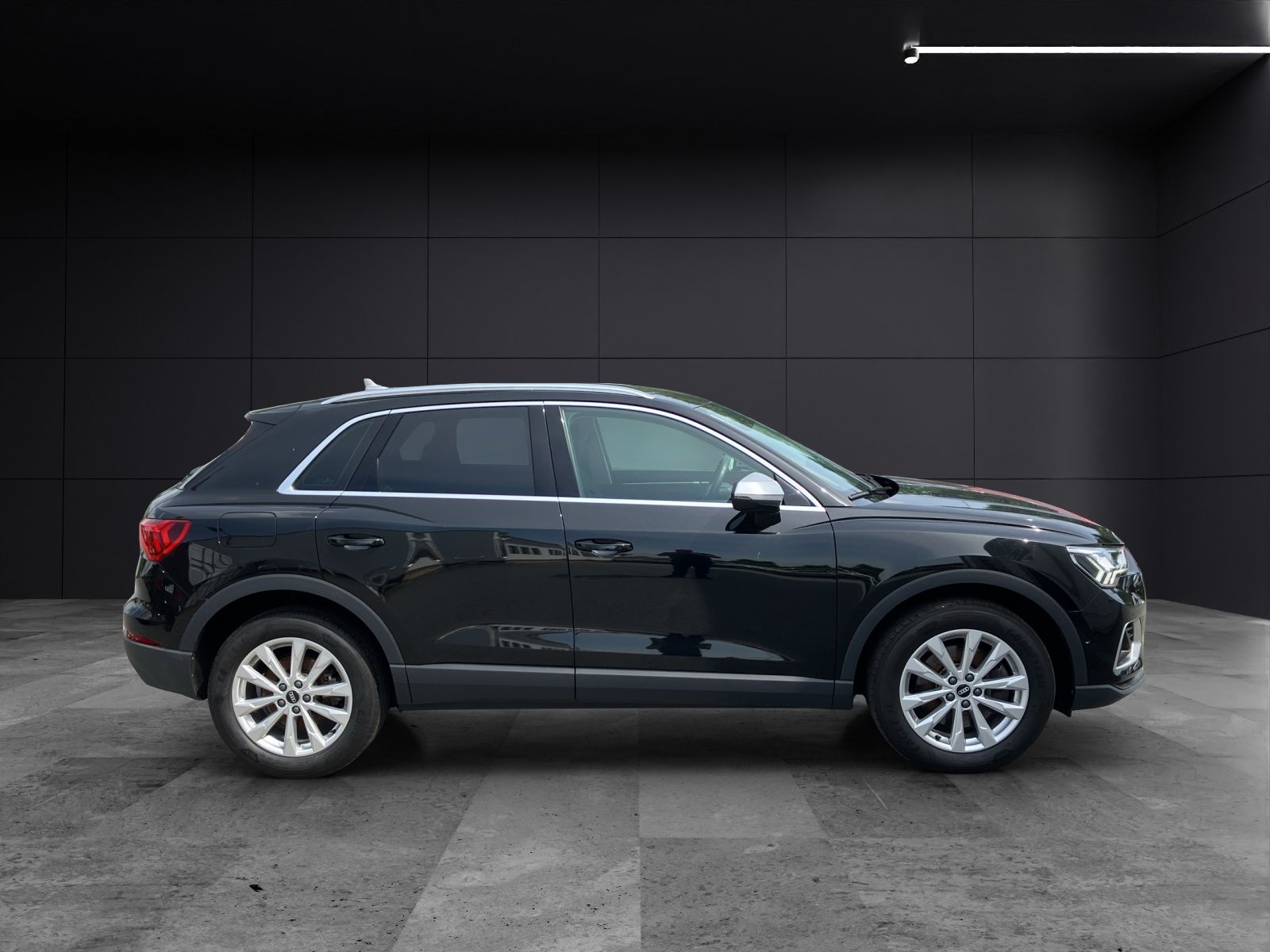 Fahrzeugabbildung Audi Q3 45 TFSI e MATRIX NAVI AHK RFK SHZ GRA