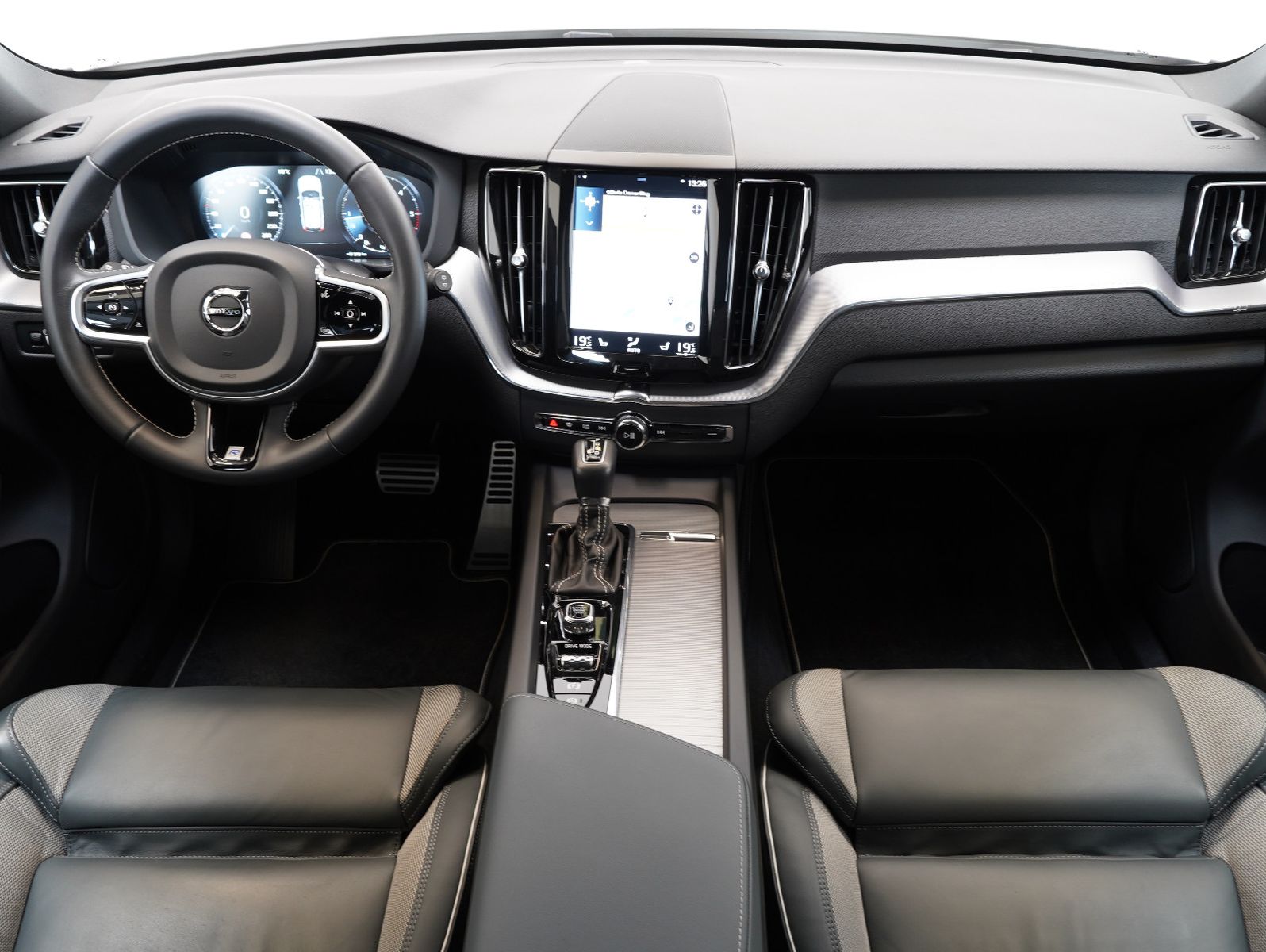 Fahrzeugabbildung Volvo XC60 D4 R Design LED/NAVI/ACC/BLIS/INTELLISAFE