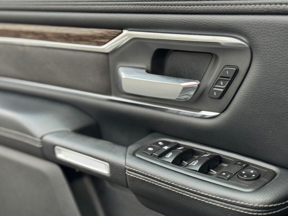 Fahrzeugabbildung Dodge RAM1500 CrewCab Laramie 5.7 HEMI 4x4 Pano