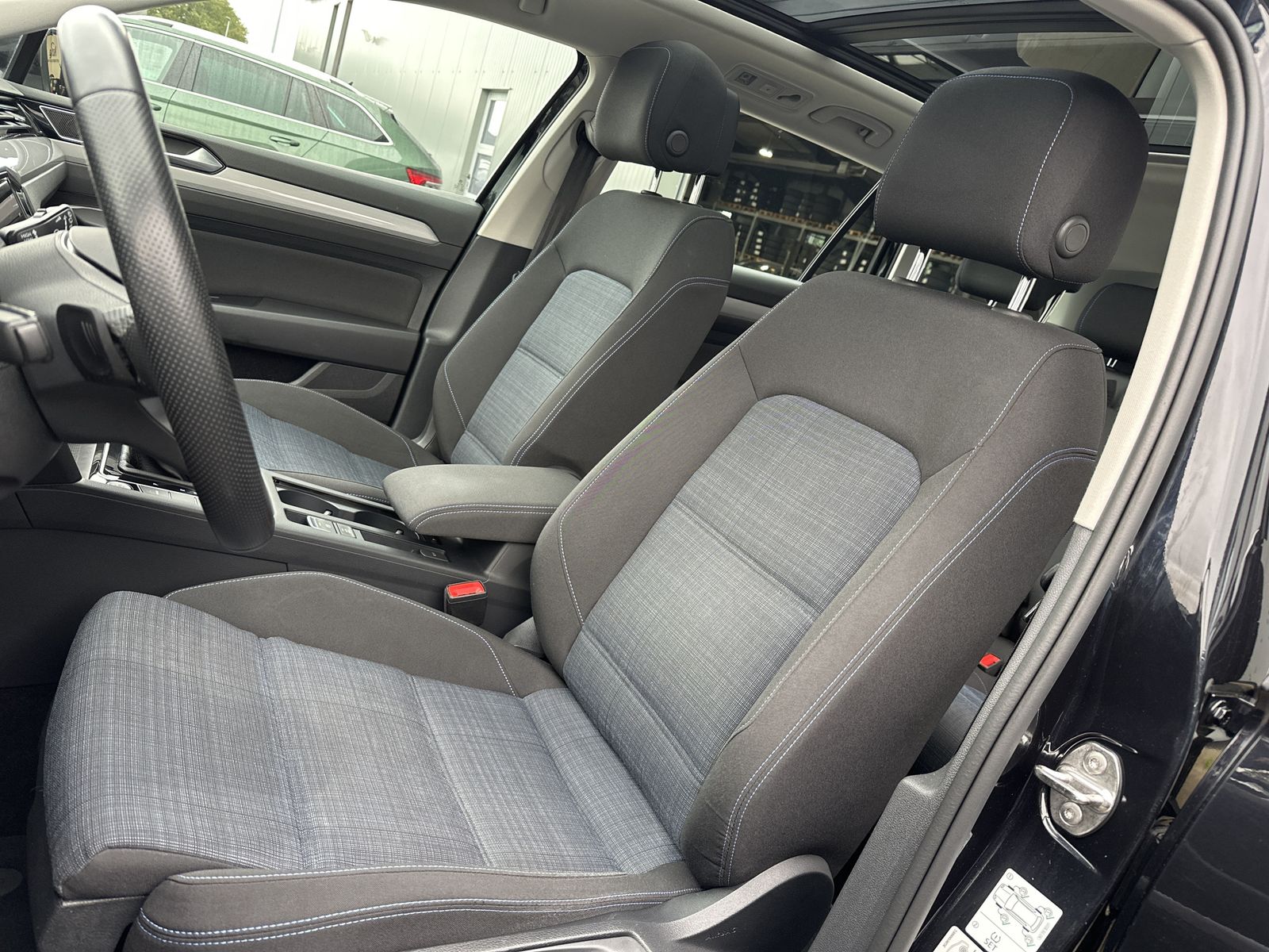 Fahrzeugabbildung Volkswagen Passat Variant 1.4 TSI DSG GTE NAV+LED+PANO+ACC