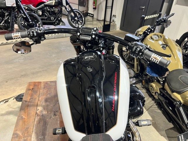 Fahrzeugabbildung Harley-Davidson FXBRS Breakout 117cui CVO UmbauUmbau